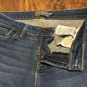 LEVI'S Slight Curve Classic Straight Leg jeans size 6